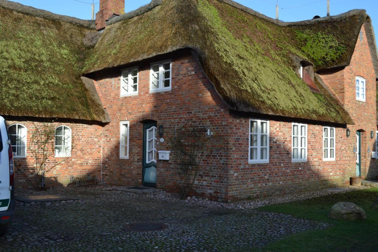 Ferienhaushaelfte Am Museum Alkersum Exterior photo